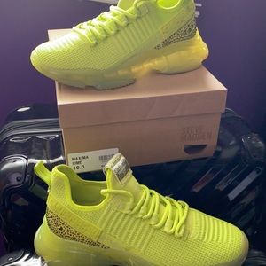 Steve Madden Maxima Sneakers Sz 10